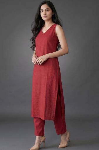 women regular kurta with trousers