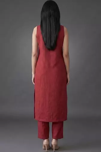 women regular kurta with trousers