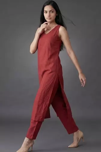 women regular kurta with trousers