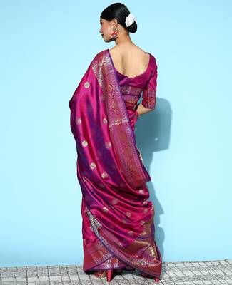 magenta magenta & gold-toned ethnic motifs silk blend banarasi saree 4