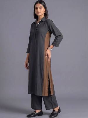 women regular kurta with palazzos 3