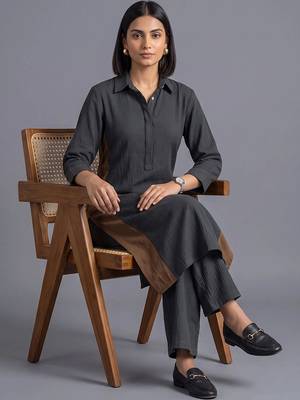 women regular kurta with palazzos 5