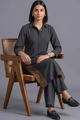 women regular kurta with palazzos