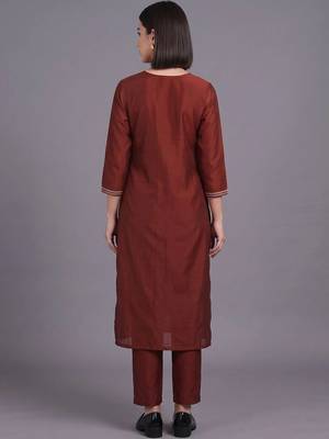 women ethnic motifs embroidered regular thread work kurta with trousers & dupatta 3