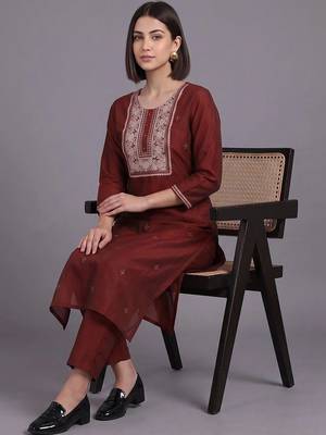 women ethnic motifs embroidered regular thread work kurta with trousers & dupatta 4