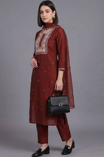 women ethnic motifs embroidered regular thread work kurta with trousers & dupatta