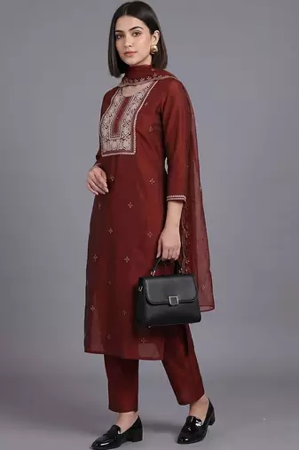women ethnic motifs embroidered regular thread work kurta with trousers & dupatta