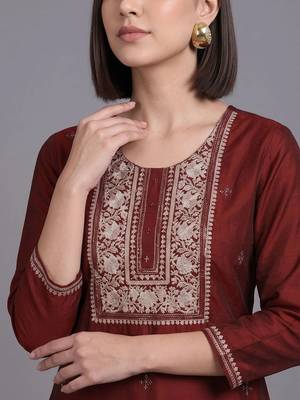 women ethnic motifs embroidered regular thread work kurta with trousers & dupatta 5