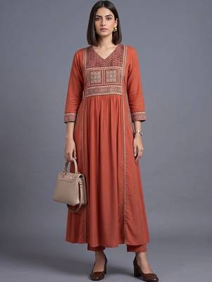 women ethnic motifs printed empire kurta with trousers 1