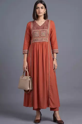 women ethnic motifs printed empire kurta with trousers