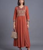 women ethnic motifs printed empire kurta with trousers