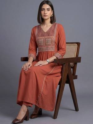 women ethnic motifs printed empire kurta with trousers 3