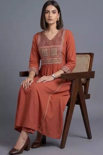 women ethnic motifs printed empire kurta with trousers