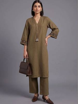 women ethnic motifs embroidered regular sequinned kurta with trousers 1