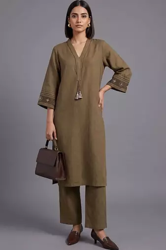 women ethnic motifs embroidered regular sequinned kurta with trousers
