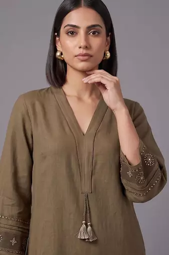 women ethnic motifs embroidered regular sequinned kurta with trousers