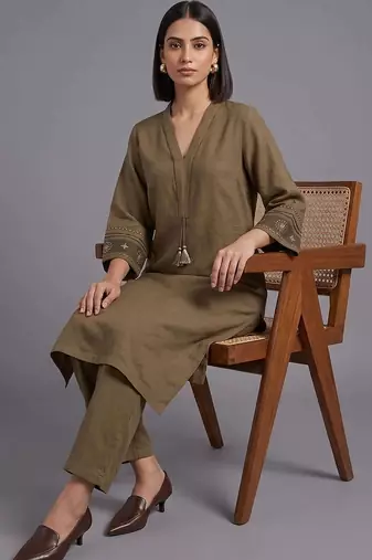 women ethnic motifs embroidered regular sequinned kurta with trousers