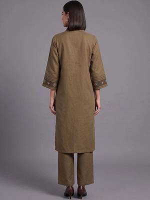 women ethnic motifs embroidered regular sequinned kurta with trousers 4