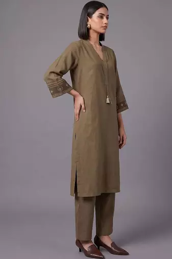 women ethnic motifs embroidered regular sequinned kurta with trousers