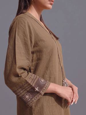 women ethnic motifs embroidered regular sequinned kurta with trousers 6