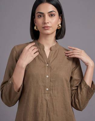 women regular kurta with trousers 2