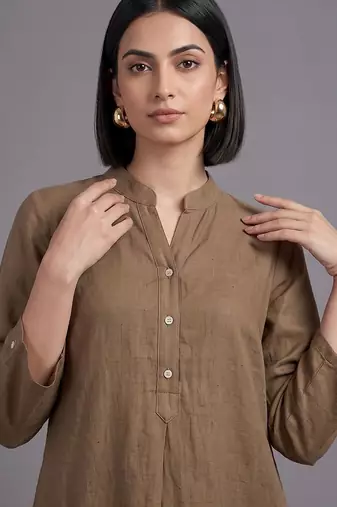 women regular kurta with trousers