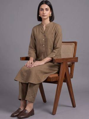 women regular kurta with trousers 4
