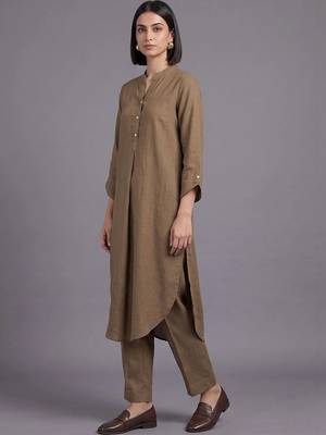 women regular kurta with trousers 7