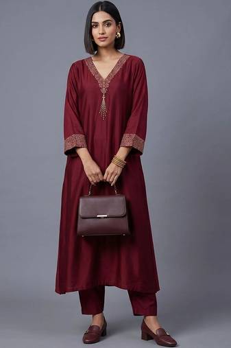 women ethnic motifs embroidered regular thread work kurta with trousers