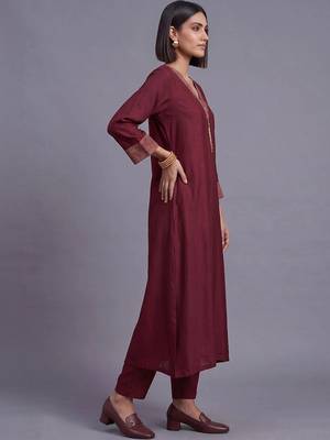 women ethnic motifs embroidered regular thread work kurta with trousers 7