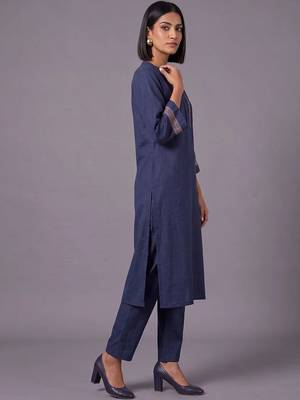 women ethnic motifs embroidered regular thread work kurta with trousers 2