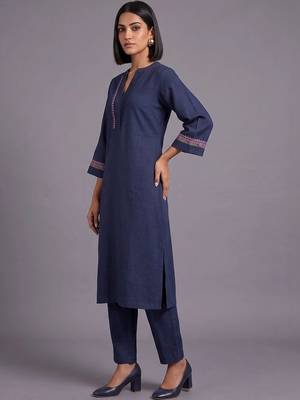 women ethnic motifs embroidered regular thread work kurta with trousers 7