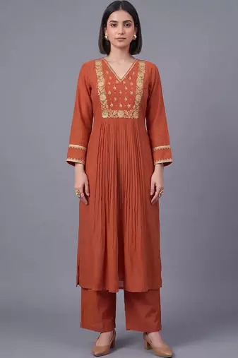 women ethnic motifs embroidered pleated thread work kurta with trousers & with dupatta
