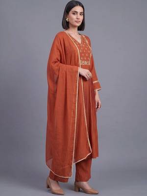 women ethnic motifs embroidered pleated thread work kurta with trousers & with dupatta 4