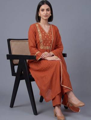 women ethnic motifs embroidered pleated thread work kurta with trousers & with dupatta 5