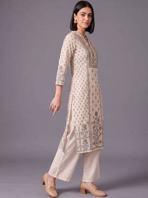 women ethnic motifs printed regular kurta with palazzos 5
