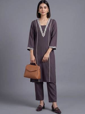 women ethnic motifs embroidered regular thread work kurta with trousers 1