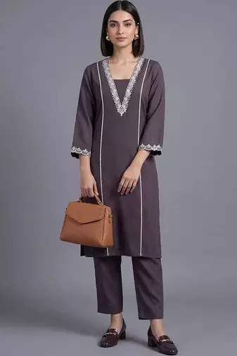 women ethnic motifs embroidered regular thread work kurta with trousers
