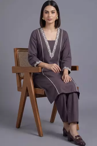 women ethnic motifs embroidered regular thread work kurta with trousers