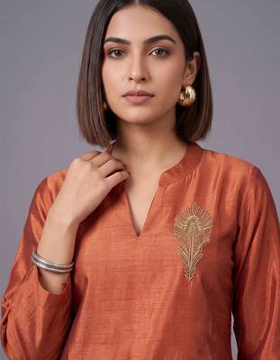 women ombre embroidered regular thread work kurta with trousers 2