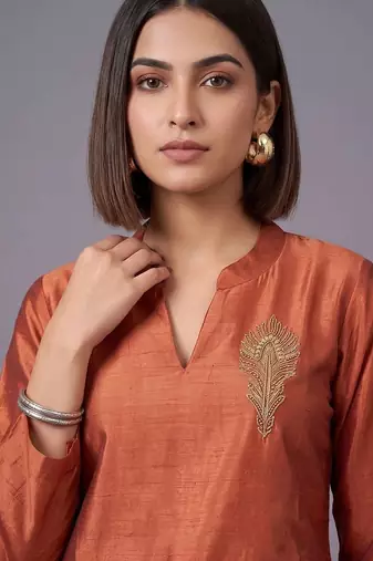 women ombre embroidered regular thread work kurta with trousers