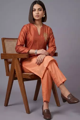 women ombre embroidered regular thread work kurta with trousers