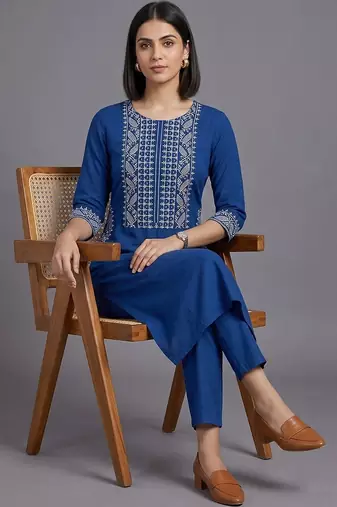 women ethnic motifs embroidered regular thread work kurta with trousers