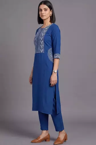 women ethnic motifs embroidered regular thread work kurta with trousers