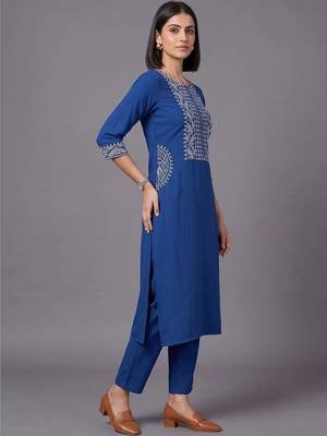 women ethnic motifs embroidered regular thread work kurta with trousers 7