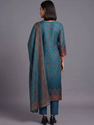 women ethnic motifs printed regular chanderi silk kurta with trousers & with dupatta 2