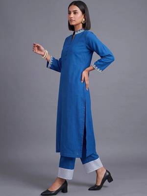 women ethnic motifs embroidered regular thread work kurta with trousers 5