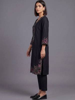 women ethnic motifs embroidered regular thread work cotton kurta with trousers 6