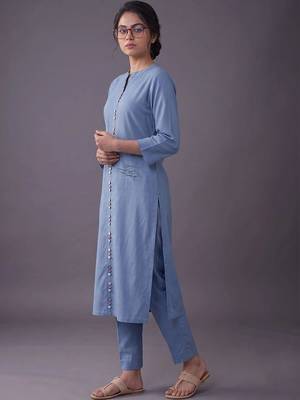 women regular kurta with trousers 3