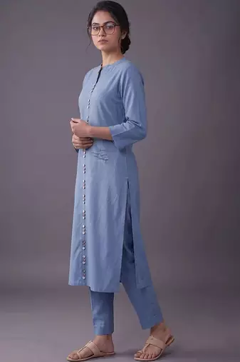 women regular kurta with trousers